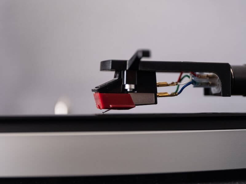 sideview of record needle and turntable